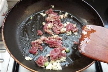 甜椒牛肉炒饭的做法步骤5