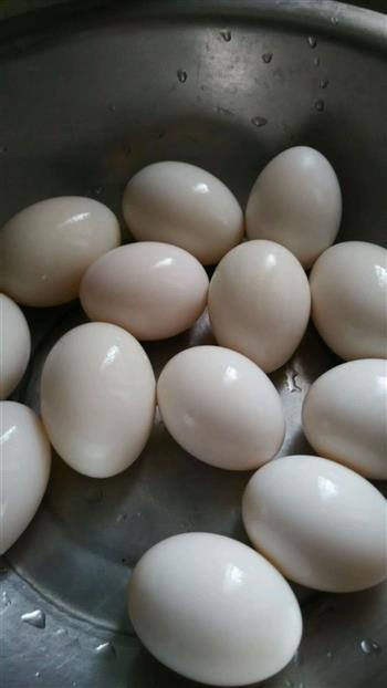 沙黄自制咸鸭蛋的做法步骤1
