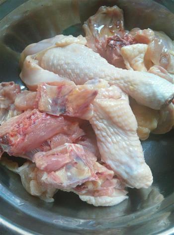 板栗焖鸡肉的做法步骤1