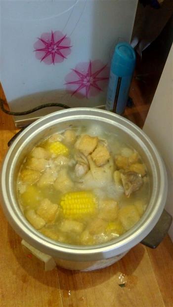 玉米清炖鸡汤的做法步骤1