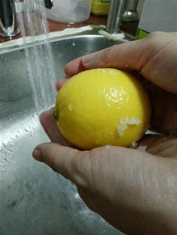 超详细100%成功的蜂蜜柠檬水的做法图解3