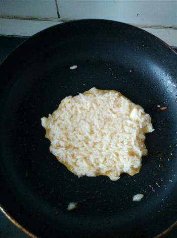 快手早餐—剩米饭的华丽转身—米饭蛋饼的做法步骤4