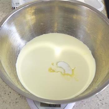 超人气椰丝牛奶小方的做法步骤3