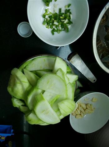清炒丝瓜-清甜可口快手菜的做法步骤1