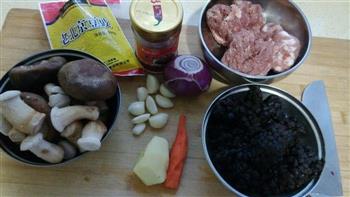 香菇豆豉牛肉酱的做法图解1