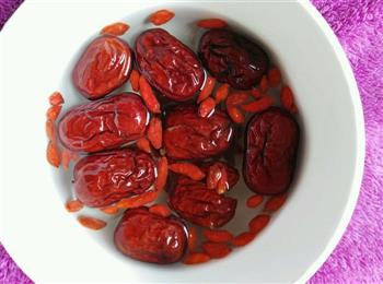 小米红枣枸杞粥养胃的做法图解3