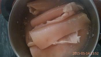 胡萝卜肉皮冻的做法步骤1