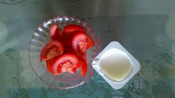 西红柿酸奶沙拉的做法步骤1