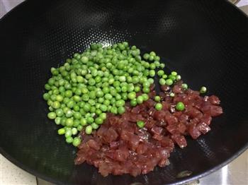 广式香肠豌豆饭的做法图解4
