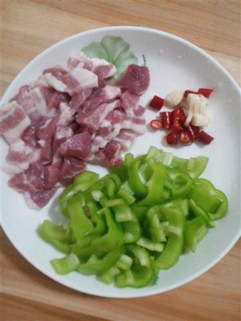 芹菜炒肉的做法步骤2