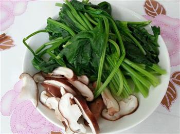 虾皮香菇菠菜汤的做法步骤2