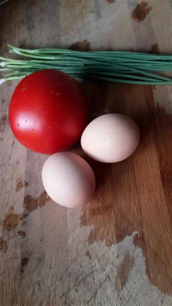 “全民赛西红柿炒鸡蛋”西红柿鸡蛋饼的做法步骤1