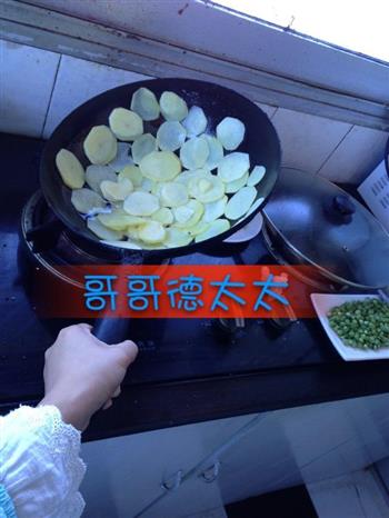 史上最简单-香煎土豆片的做法步骤3
