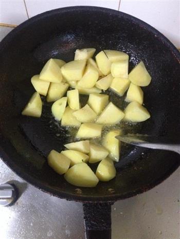 压锅红烧肉炖土豆的做法步骤3