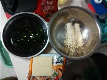 石锅方便面的做法步骤1