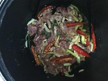 电饭锅版莴笋炒肉丝的做法步骤6