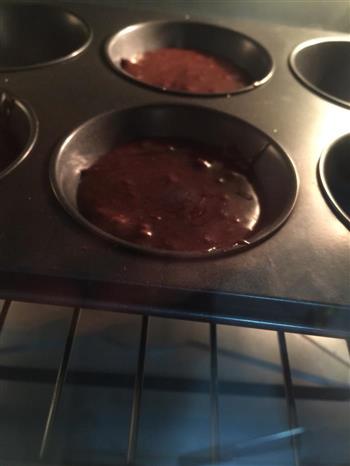 不是熔岩蛋糕是巧克力中的巧克力蛋糕的做法步骤7