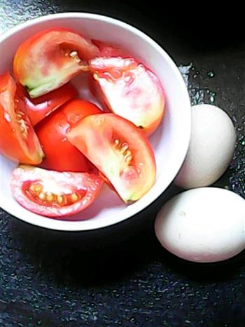 西红柿鸡蛋炒面的做法图解1