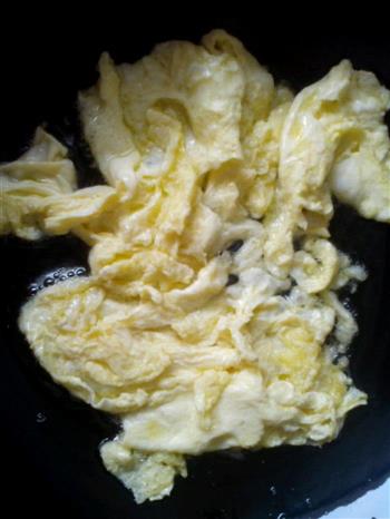 金针菇炒鸡蛋的做法步骤3