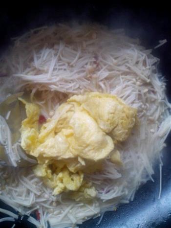 金针菇炒鸡蛋的做法步骤6