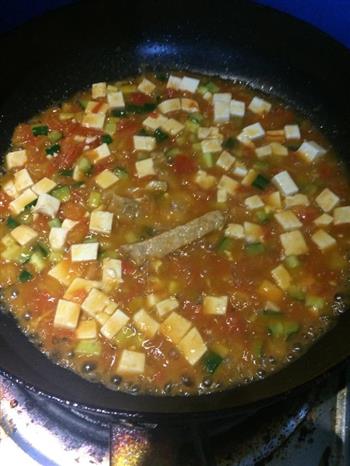 西红柿炖豆腐卤味饭的做法步骤3