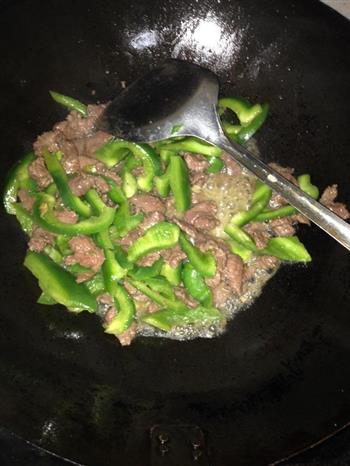 青椒炒牛肉的做法步骤1