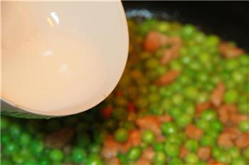 初夏的清新滋味，小豌豆炒肉丁的做法图解5