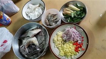 海鲜咖喱鱼头的做法图解1