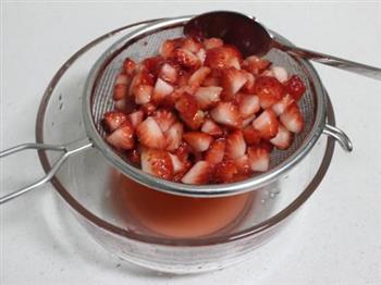 草莓，芒果千层蛋糕的做法步骤14