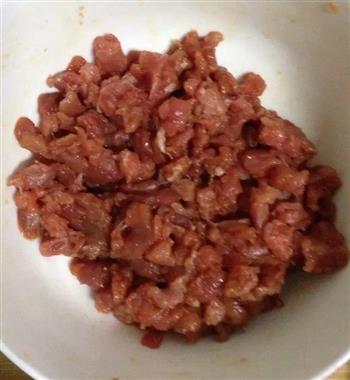 彩椒牛肉馒头盒子的做法步骤1