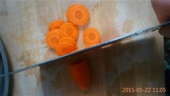 冰糖山楂胡萝卜水的做法图解1