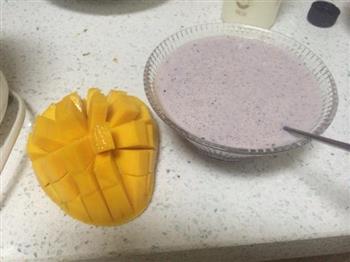 牛奶紫米芒果捞的做法图解2