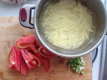 减脂食谱-西红柿炒土豆丝的做法步骤1