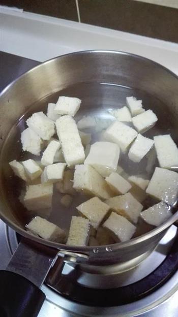 日式豆腐海带味增汤的做法图解2