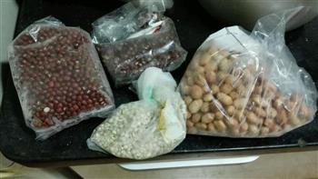 红豆薏米补血粥的做法步骤1