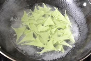 翡翠虾仁面片汤的做法步骤5
