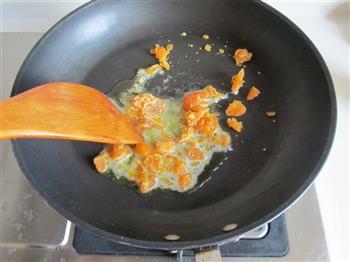 咸蛋黄豆腐酿丸子的做法步骤9