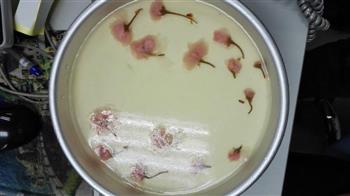 樱花冻酸奶芝士蛋糕的做法步骤2