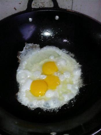 火腿炒蛋的做法图解2