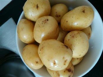红烧小土豆-素菜也能吃出肉味来的做法步骤1