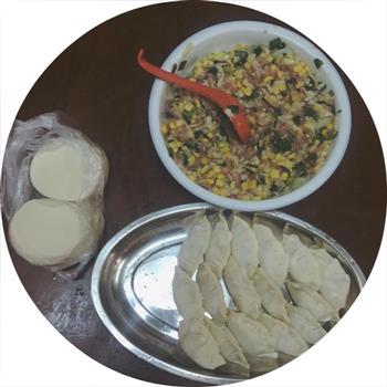 玉米白菜猪肉水饺的做法步骤1