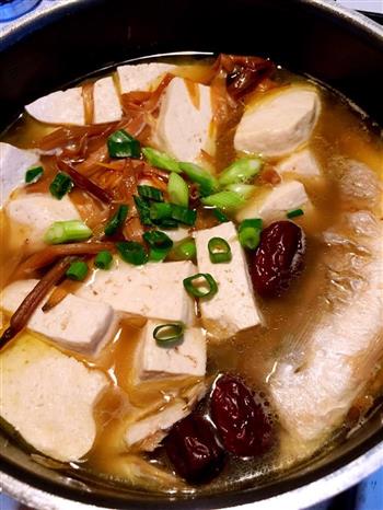 黄花菜豆腐鱼汤的做法图解7