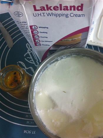 百香果酸奶冰激凌的做法步骤1