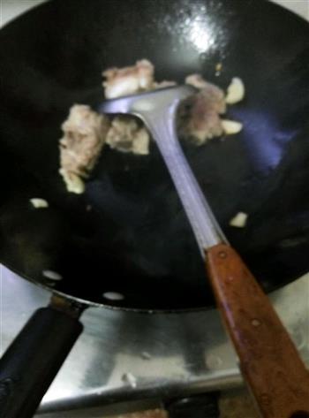 菱角排骨汤的做法图解1