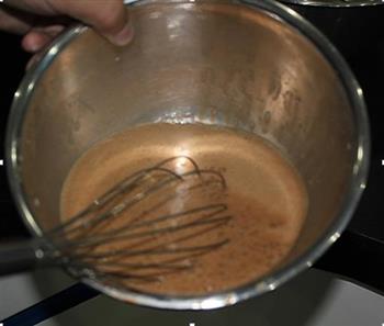 巧克力戚风蛋糕的做法步骤3