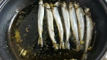 椒盐多春鱼的做法步骤4