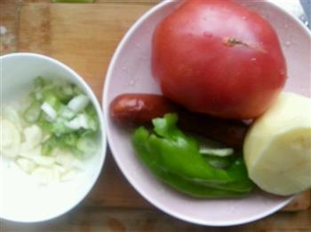 懒人饭-土豆烤肠闷饭的做法步骤2