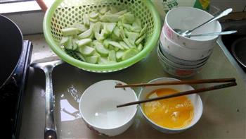 丝瓜炒鸡蛋的做法步骤1