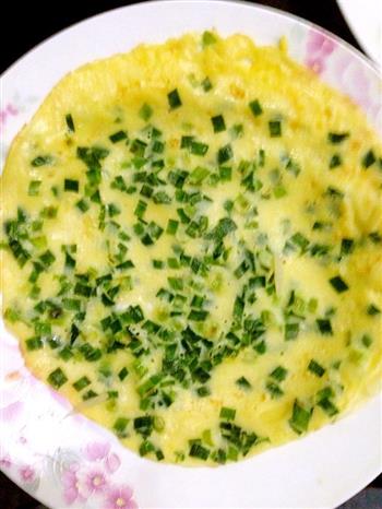 韭菜鸡蛋卷土豆丝饼，暖暖的充满爱的早餐的做法步骤2