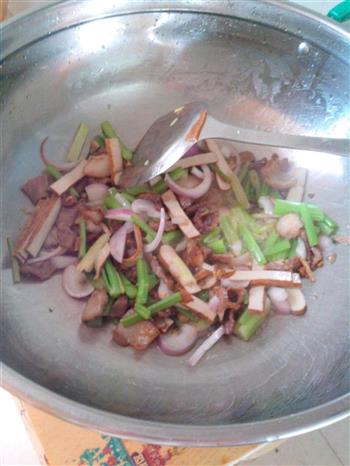 洋葱豆干芹菜的做法步骤5